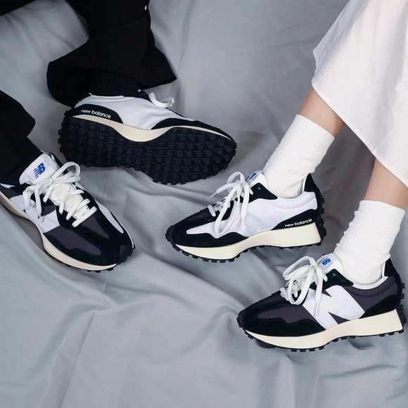 New Balance 327 Sneakers - Picture 2 of 5